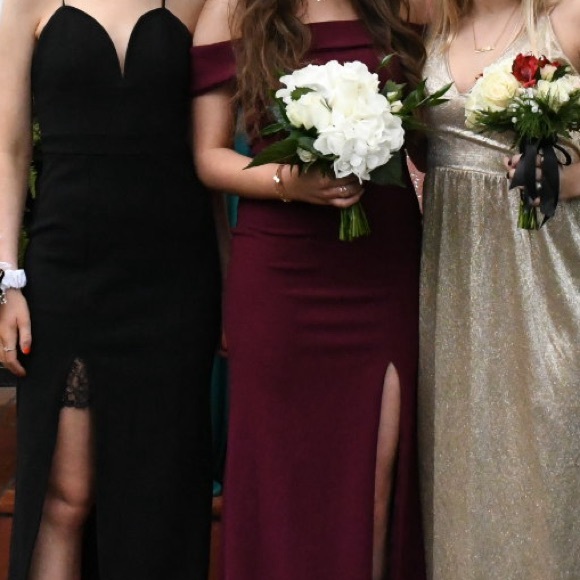 Enchanting Romantic Burgundy Off-the-Shoulder Maxi Dress - Picture 4 of 4